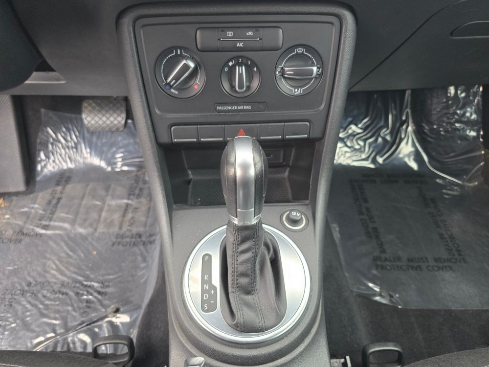 Thumbnail: 2017 Volkswagen Beetle - 12