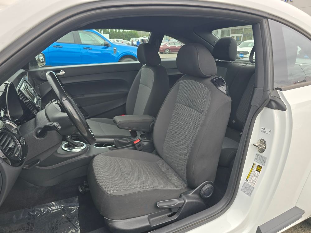 Thumbnail: 2017 Volkswagen Beetle - 9