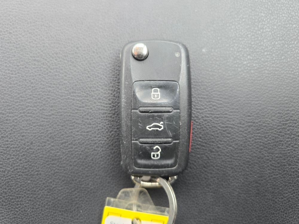 Thumbnail: 2012 Volkswagen Beetle - 16