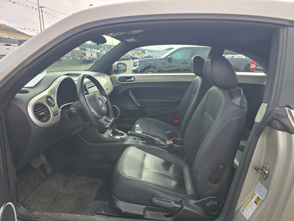 Thumbnail: 2012 Volkswagen Beetle - 9