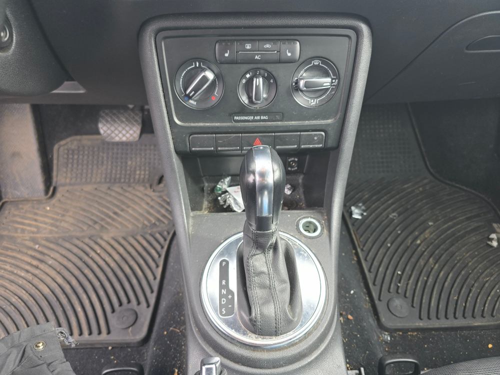 Thumbnail: 2012 Volkswagen Beetle - 13