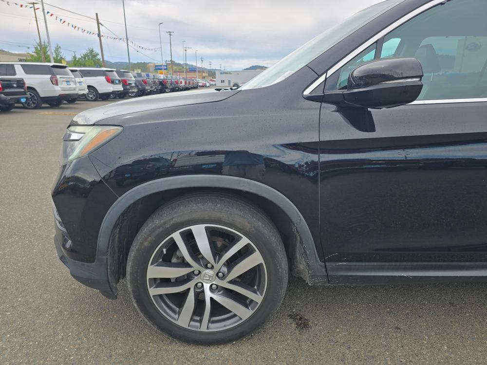 Thumbnail: 2017 Honda Pilot - 4