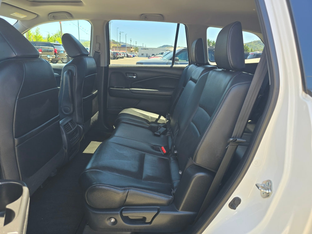 Thumbnail: 2018 Honda Pilot - 9