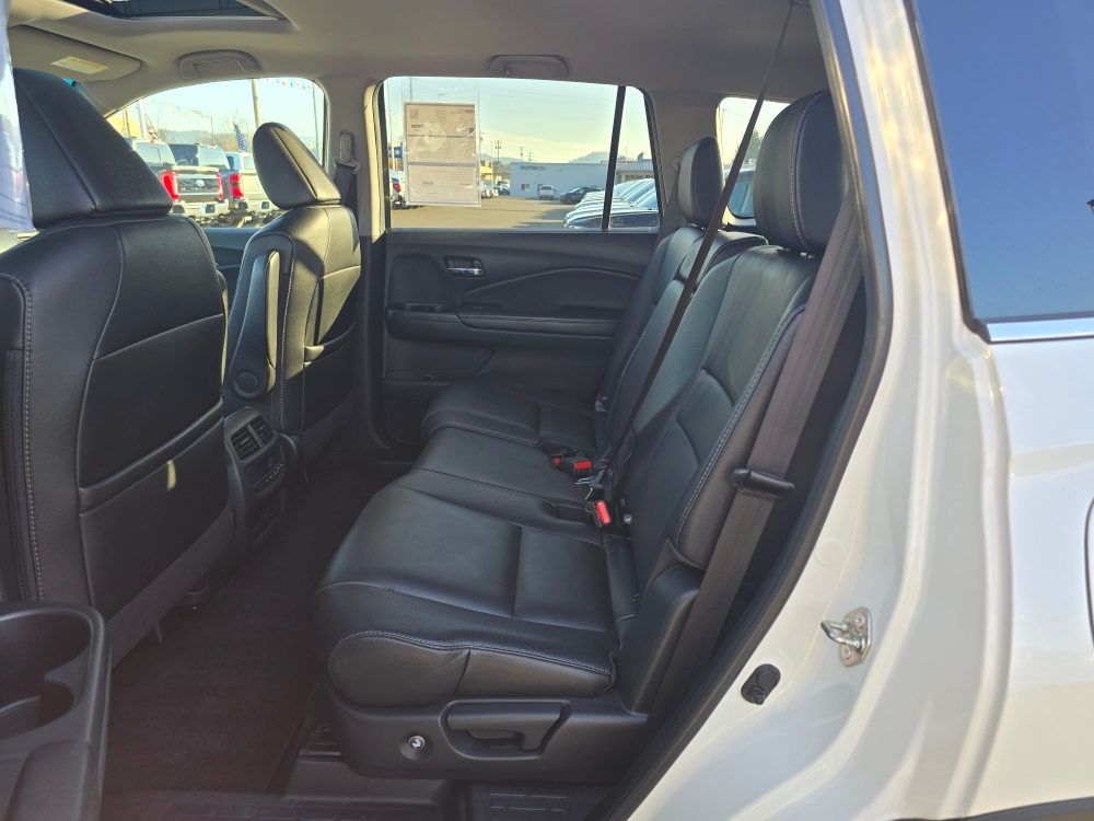 Thumbnail: 2017 Honda Pilot - 10