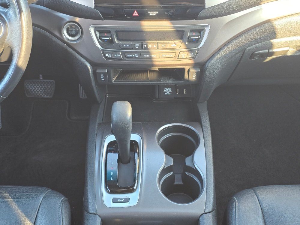 Thumbnail: 2017 Honda Pilot - 13