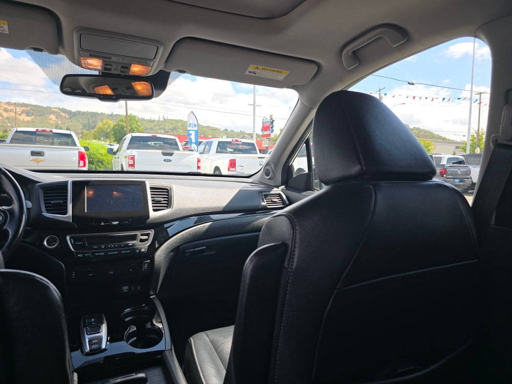 Thumbnail: 2018 Honda Pilot - 10