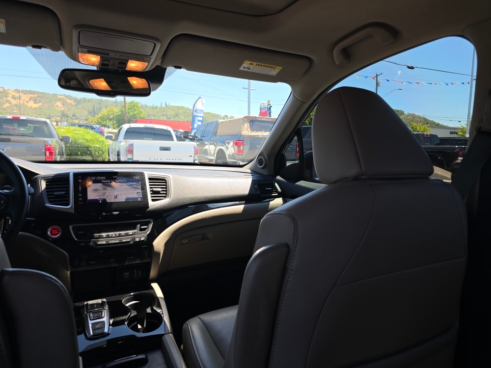 Thumbnail: 2018 Honda Pilot - 10