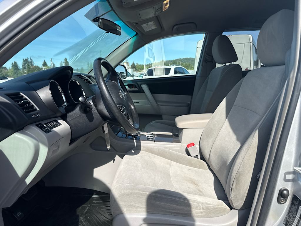 Thumbnail: 2012 Toyota Highlander - 6