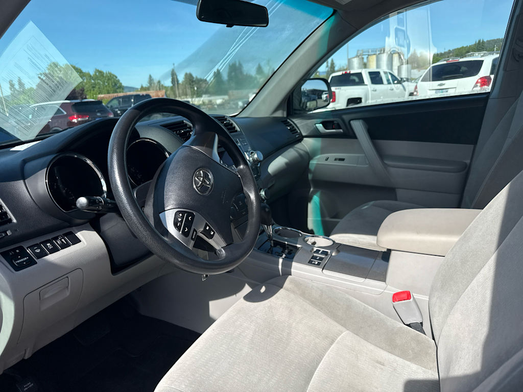 Thumbnail: 2012 Toyota Highlander - 2