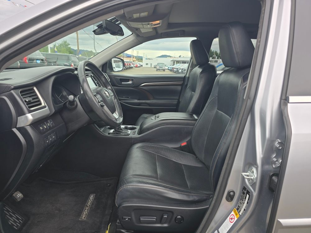 Thumbnail: 2015 Toyota Highlander - 9