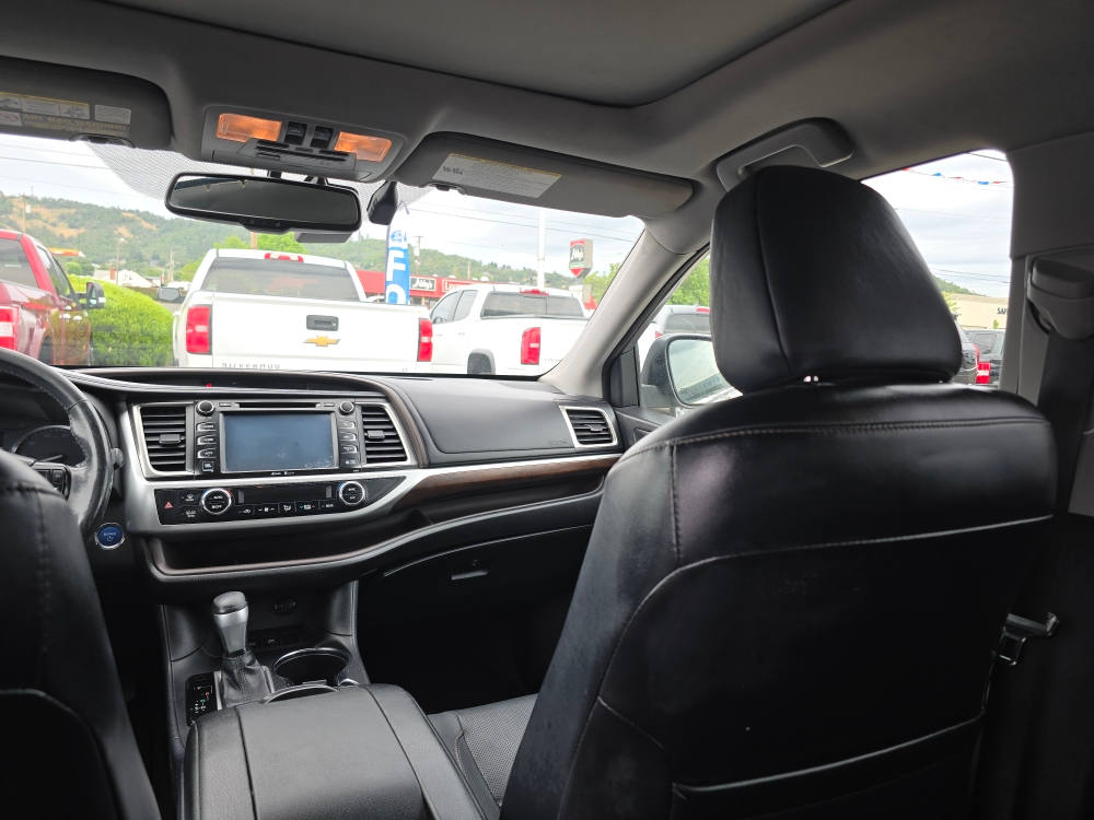 Thumbnail: 2015 Toyota Highlander - 19