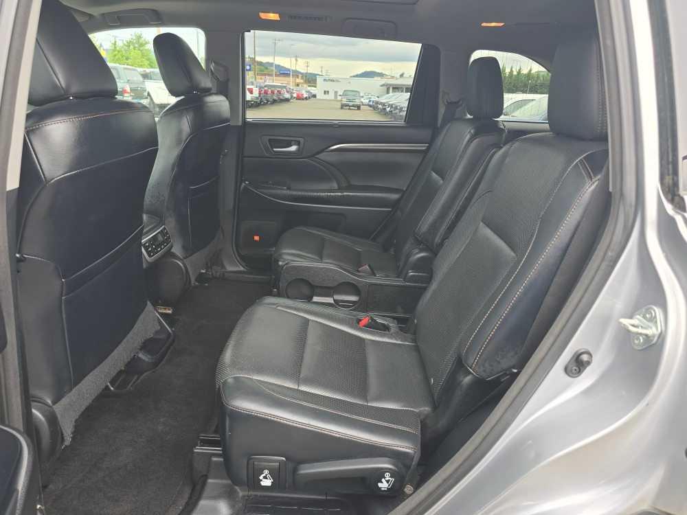 Thumbnail: 2015 Toyota Highlander - 10