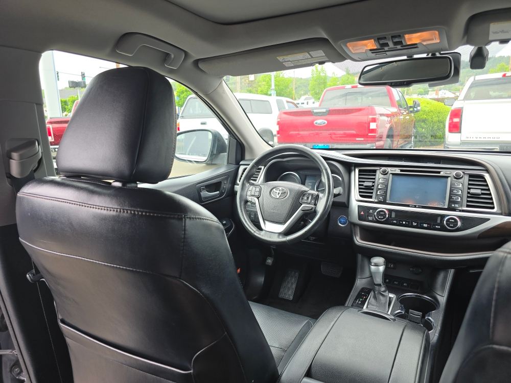 Thumbnail: 2015 Toyota Highlander - 2