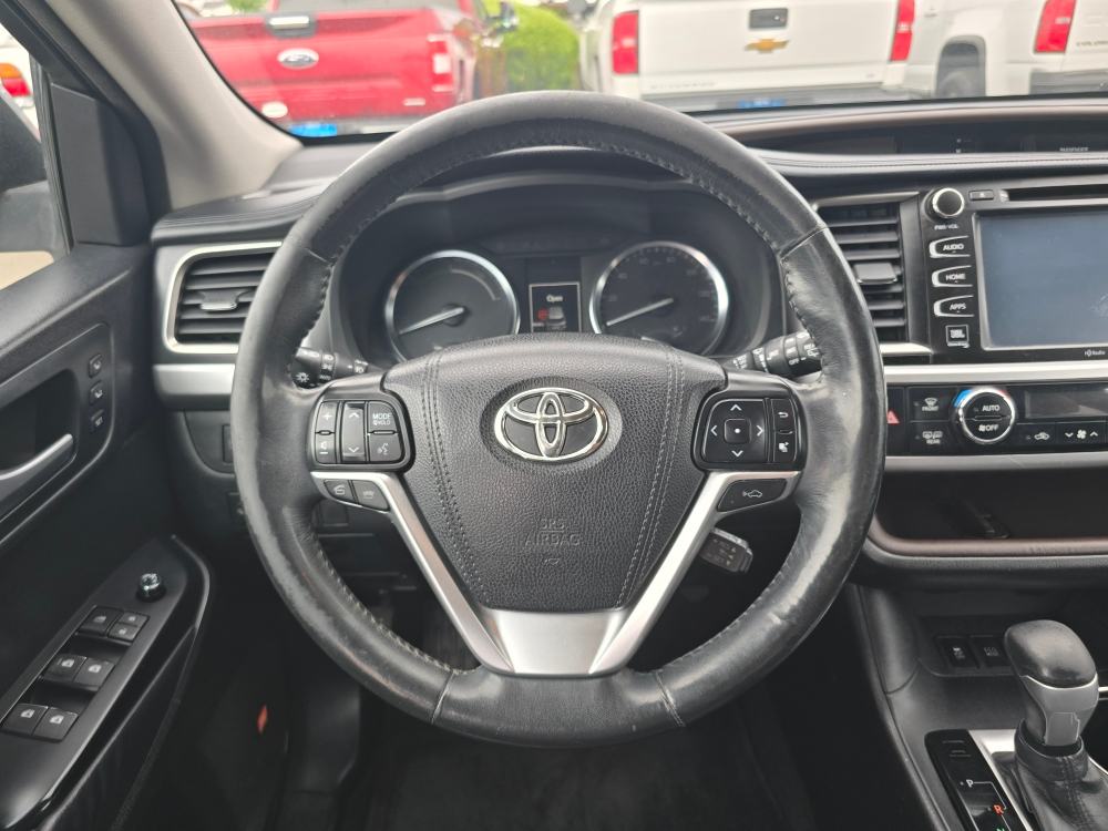 Thumbnail: 2015 Toyota Highlander - 8
