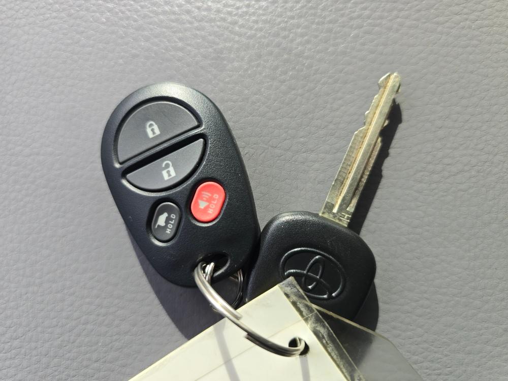 Thumbnail: 2016 Toyota Sequoia - 15