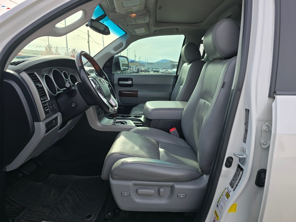 Thumbnail: 2016 Toyota Sequoia - 8