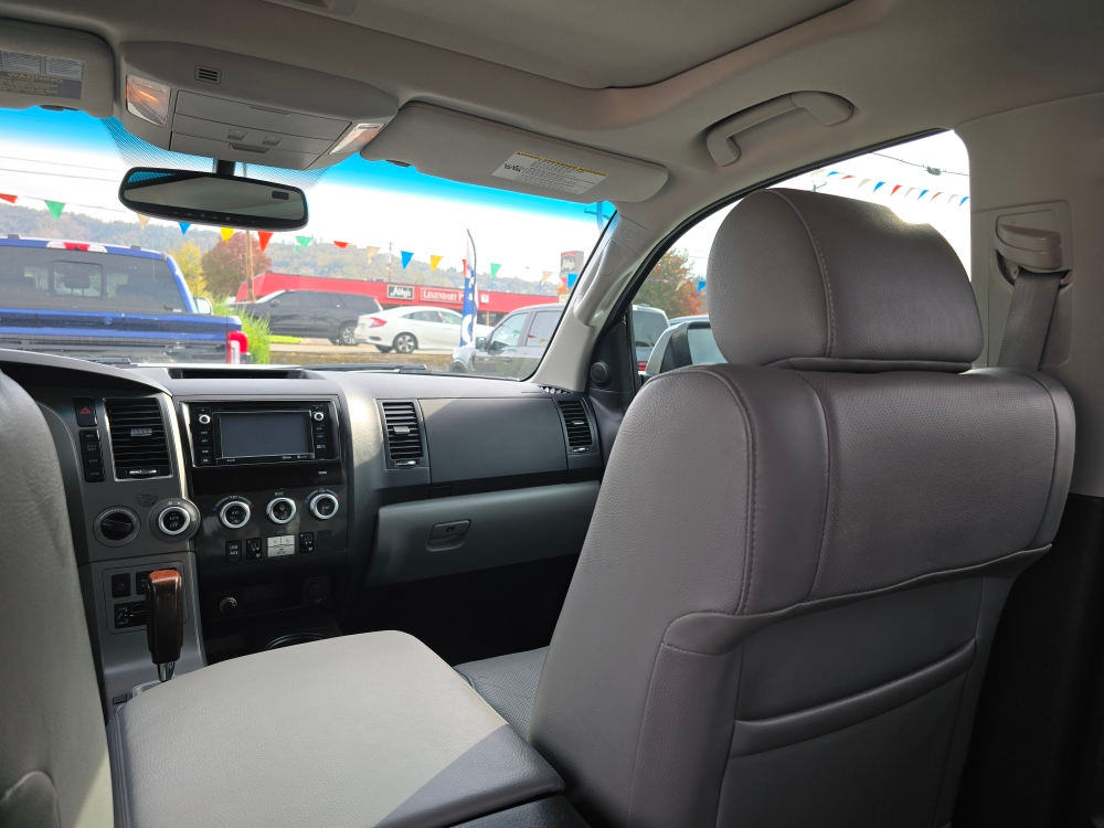 Thumbnail: 2016 Toyota Sequoia - 9