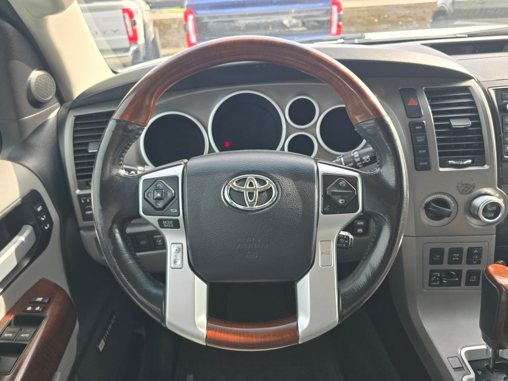 Thumbnail: 2016 Toyota Sequoia - 7