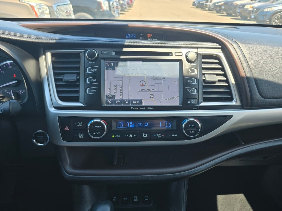 Thumbnail: 2018 Toyota Highlander - 12