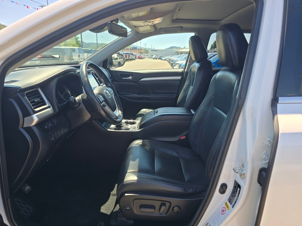 Thumbnail: 2018 Toyota Highlander - 9