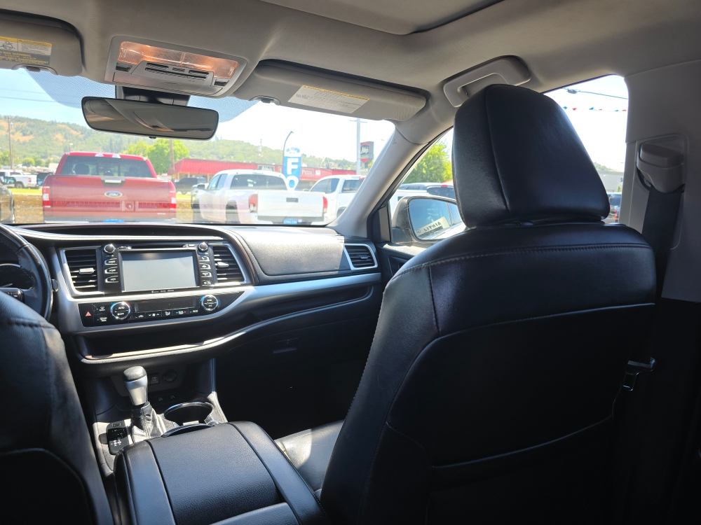 Thumbnail: 2018 Toyota Highlander - 19