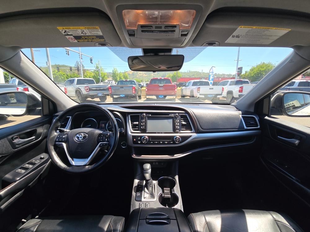 Thumbnail: 2018 Toyota Highlander - 11