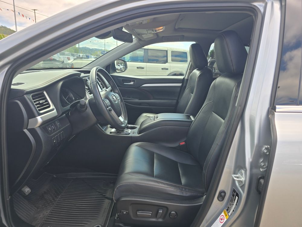 Thumbnail: 2019 Toyota Highlander - 9