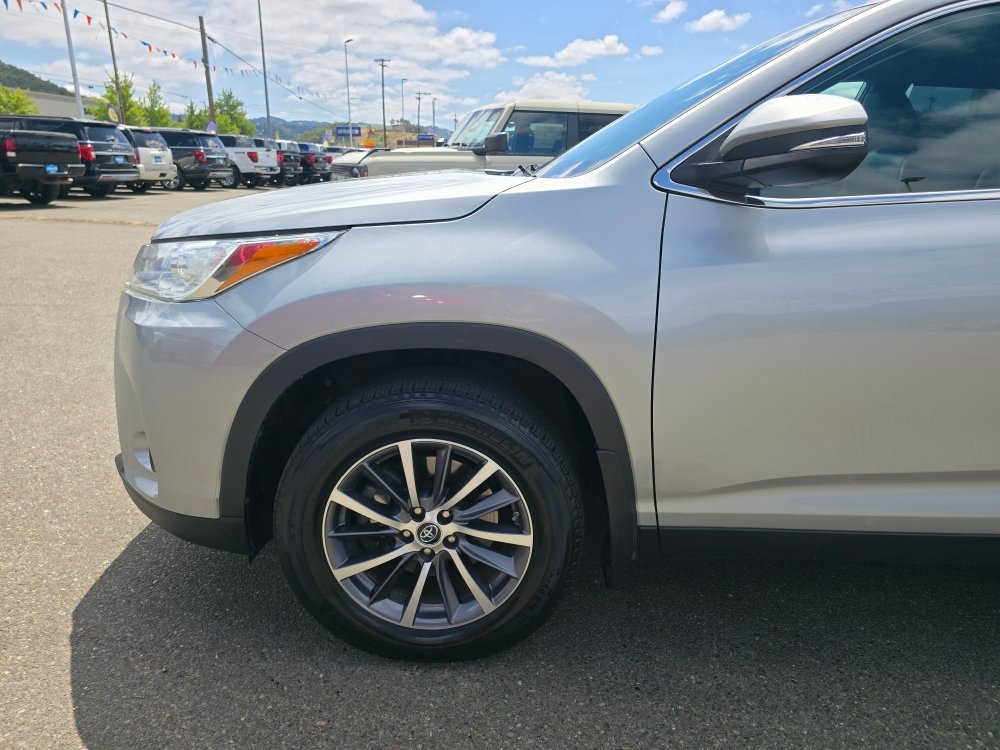 Thumbnail: 2019 Toyota Highlander - 7