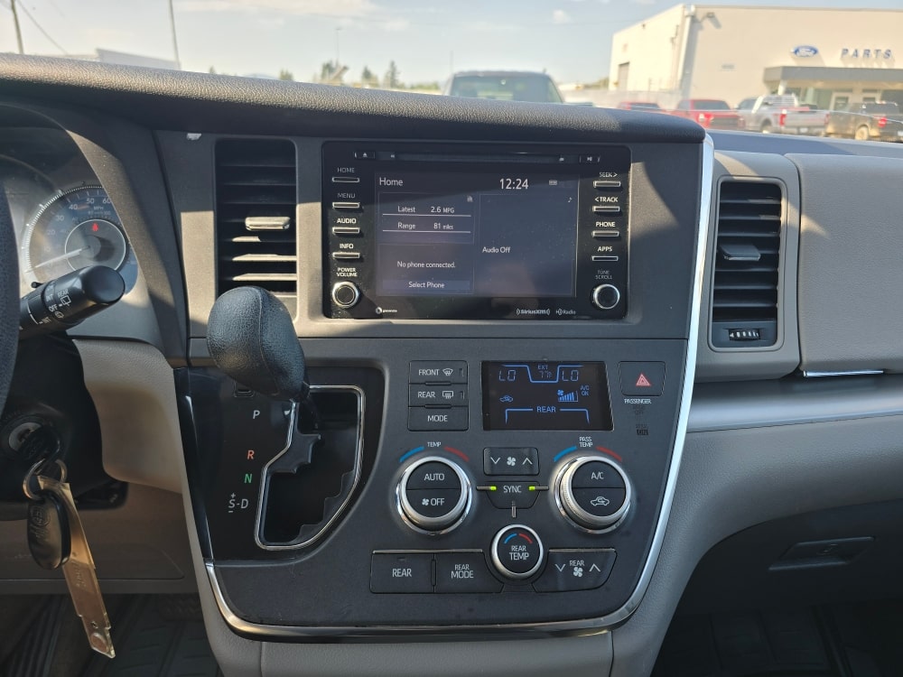 Thumbnail: 2018 Toyota Sienna - 13