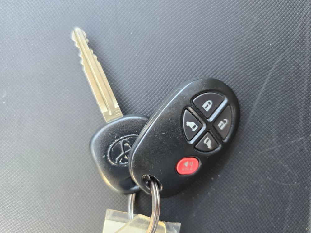 Thumbnail: 2018 Toyota Sienna - 16