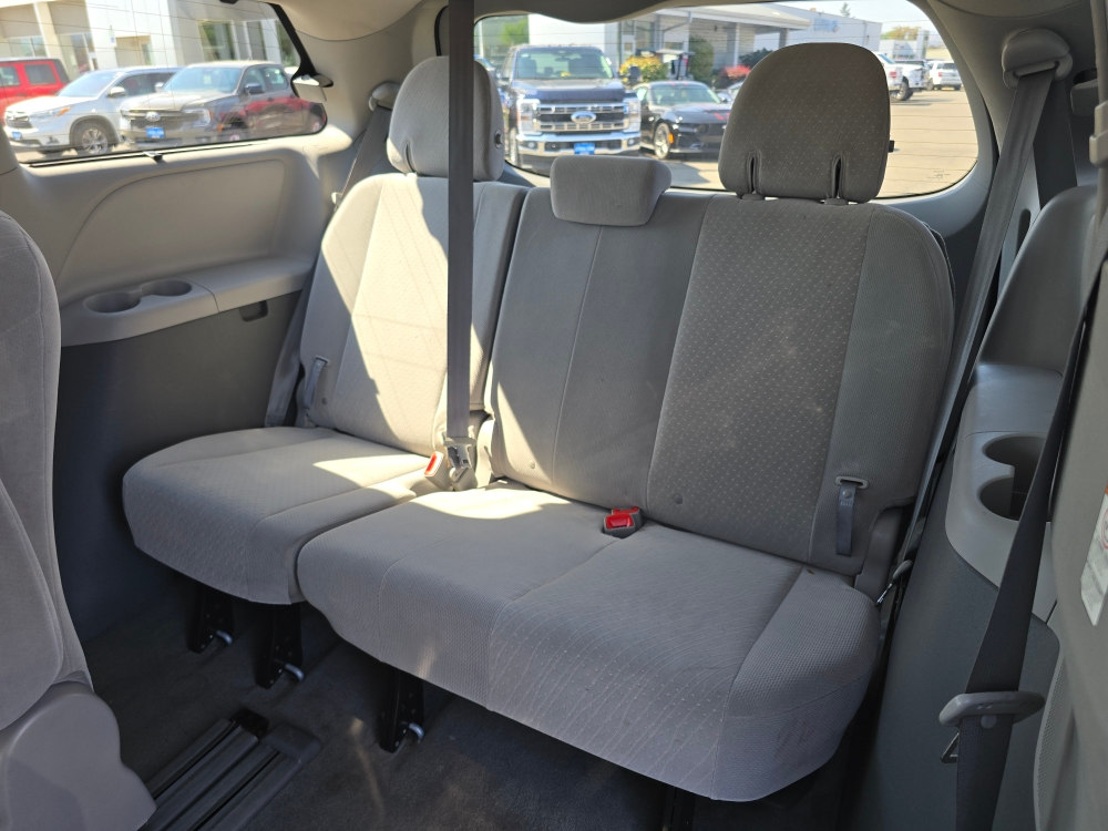 Thumbnail: 2018 Toyota Sienna - 21