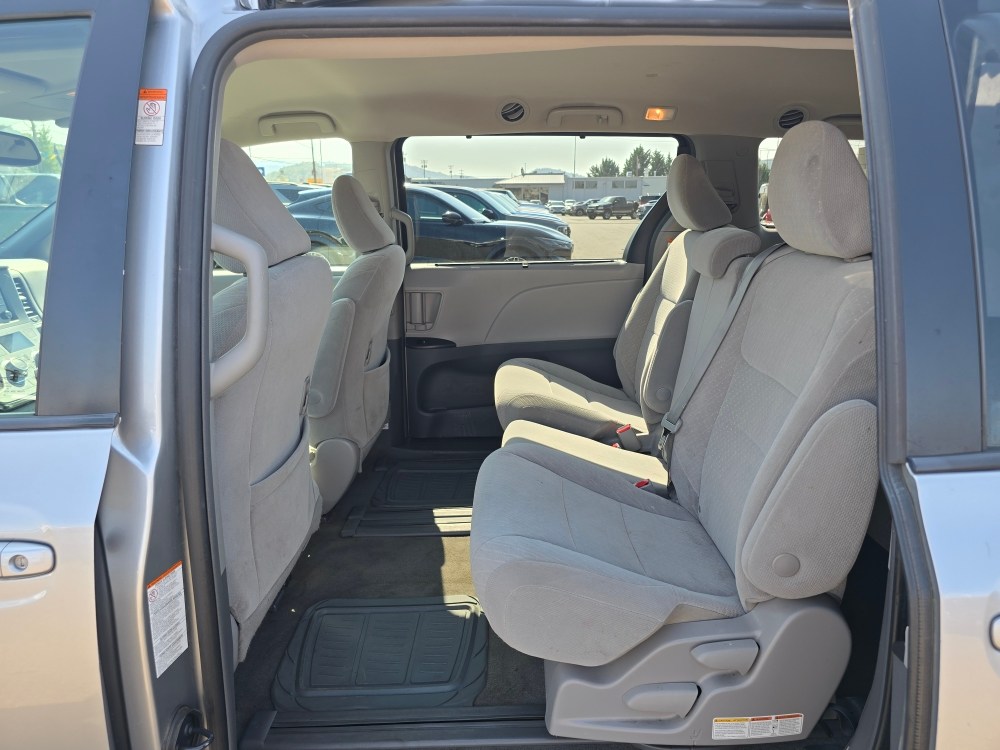 Thumbnail: 2018 Toyota Sienna - 11