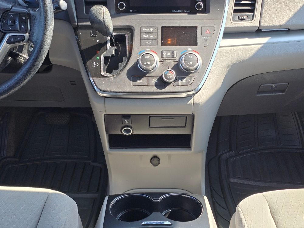 Thumbnail: 2018 Toyota Sienna - 20