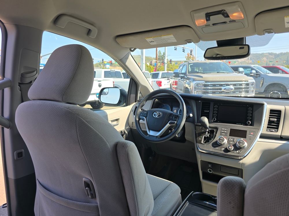 Thumbnail: 2018 Toyota Sienna - 2