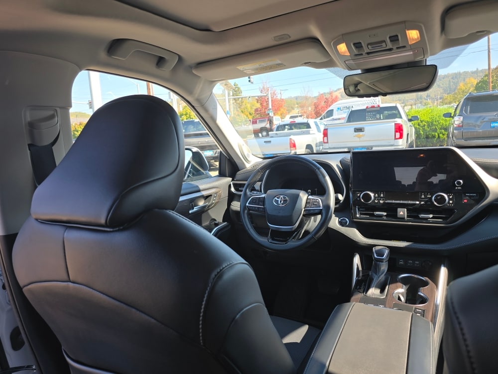 Thumbnail: 2023 Toyota Highlander - 2
