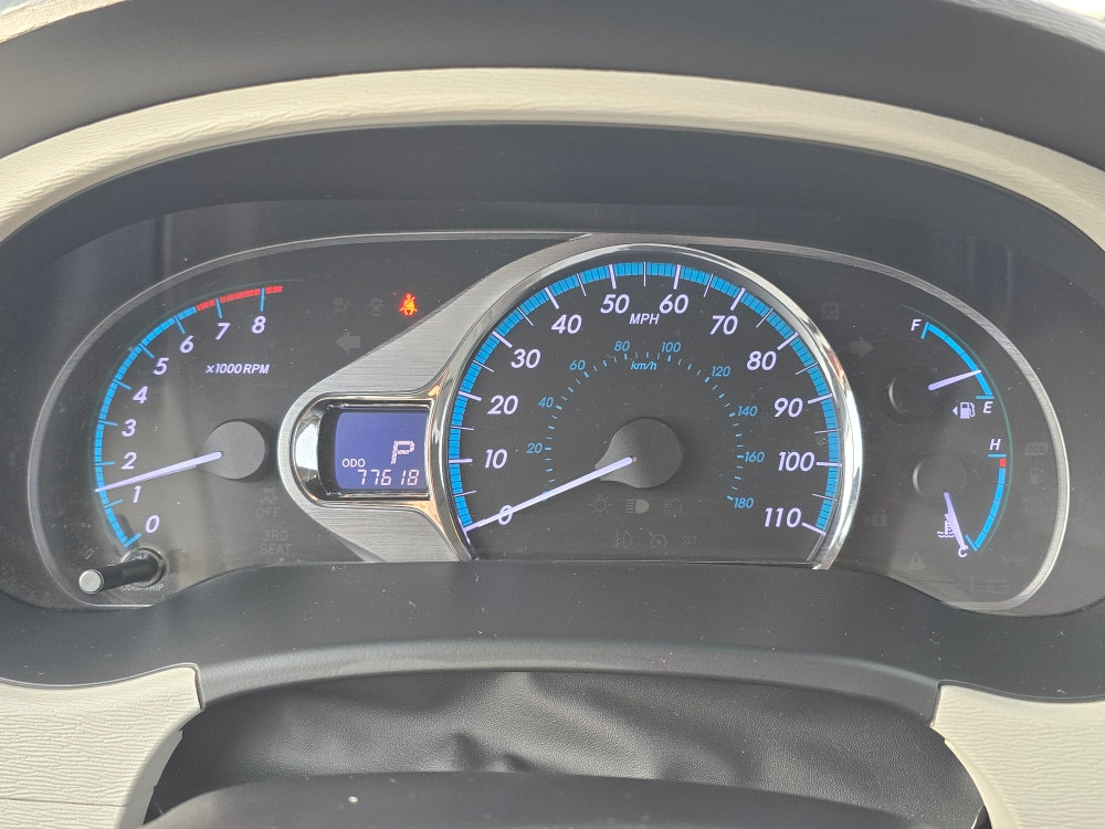 Thumbnail: 2011 Toyota Sienna - 12