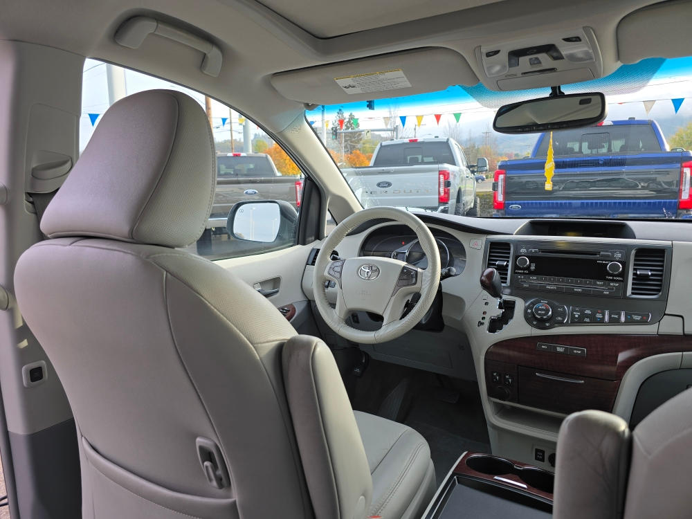 Thumbnail: 2011 Toyota Sienna - 2