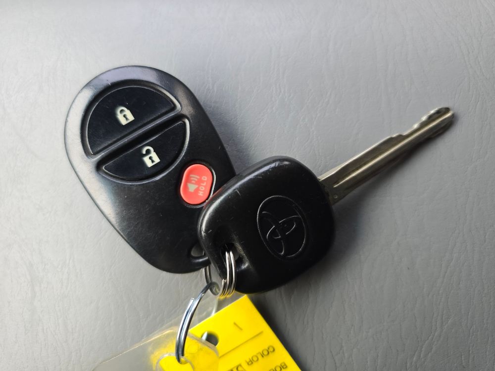 Thumbnail: 2006 Toyota Tacoma - 16