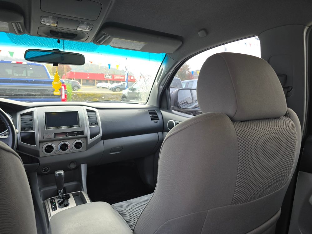 Thumbnail: 2006 Toyota Tacoma - 9