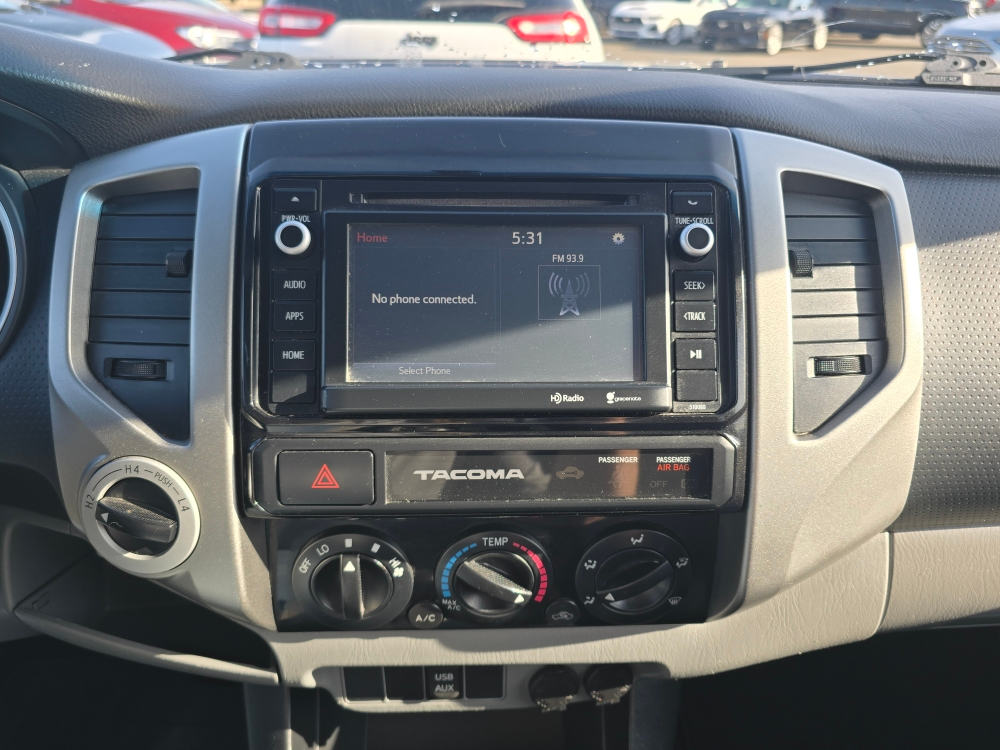 Thumbnail: 2015 Toyota Tacoma - 12