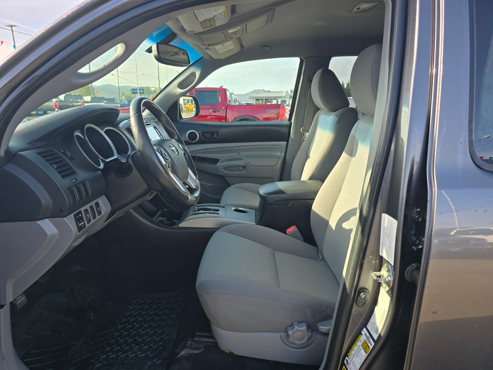 Thumbnail: 2015 Toyota Tacoma - 8