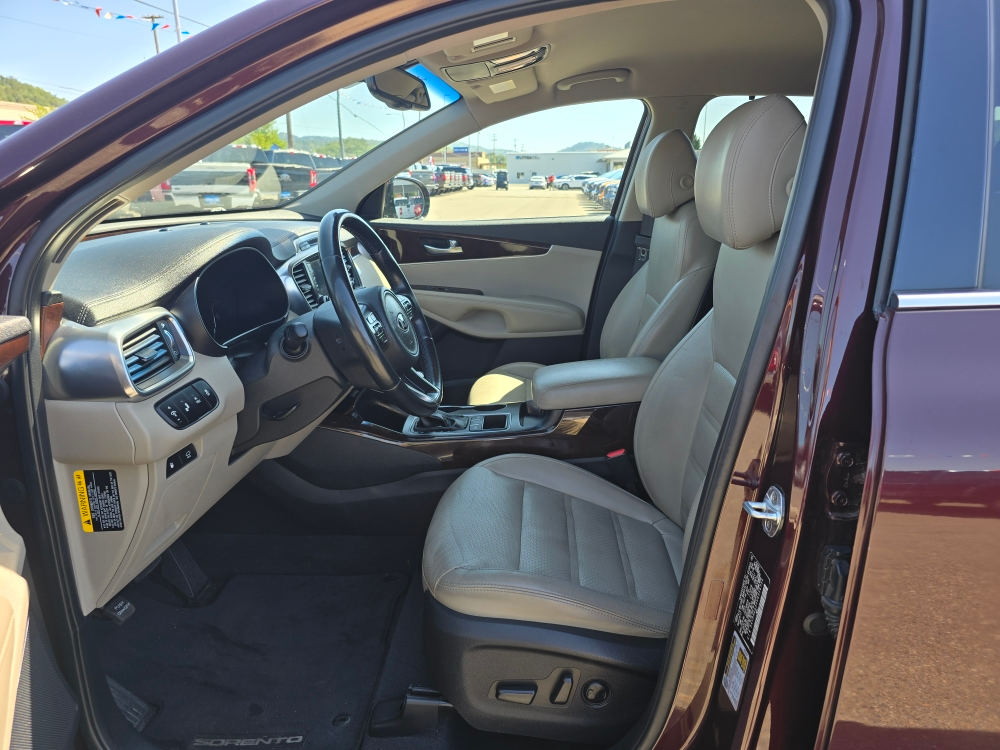Thumbnail: 2017 Kia Sorento - 8