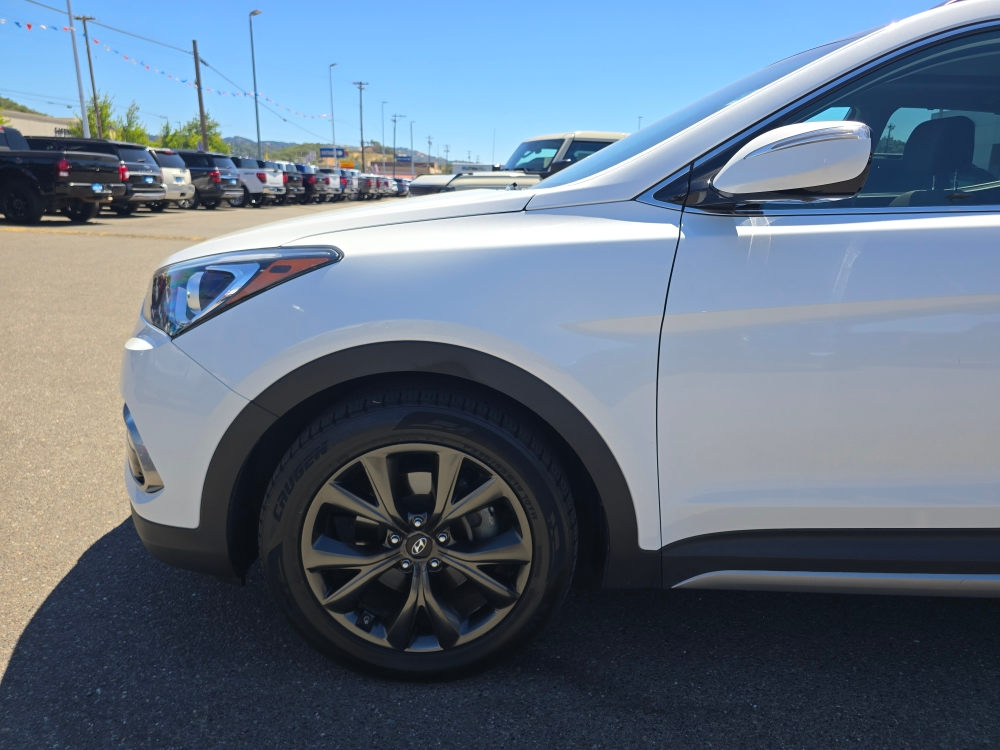 Thumbnail: 2017 Hyundai Santa Fe - 4