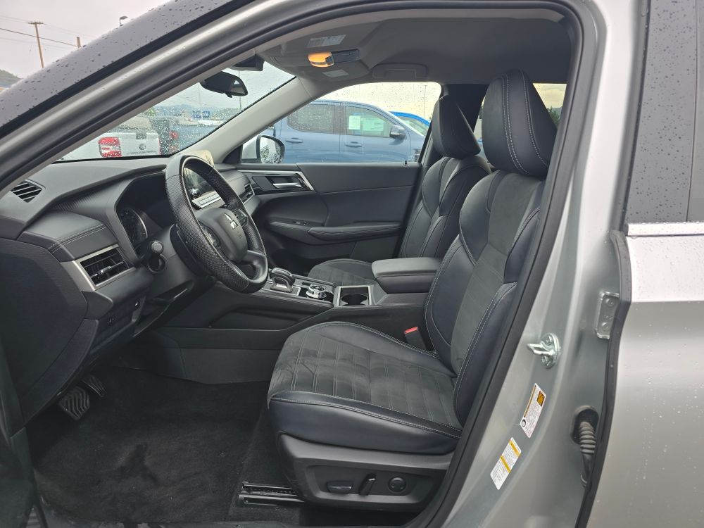 Thumbnail: 2024 Mitsubishi Outlander - 8