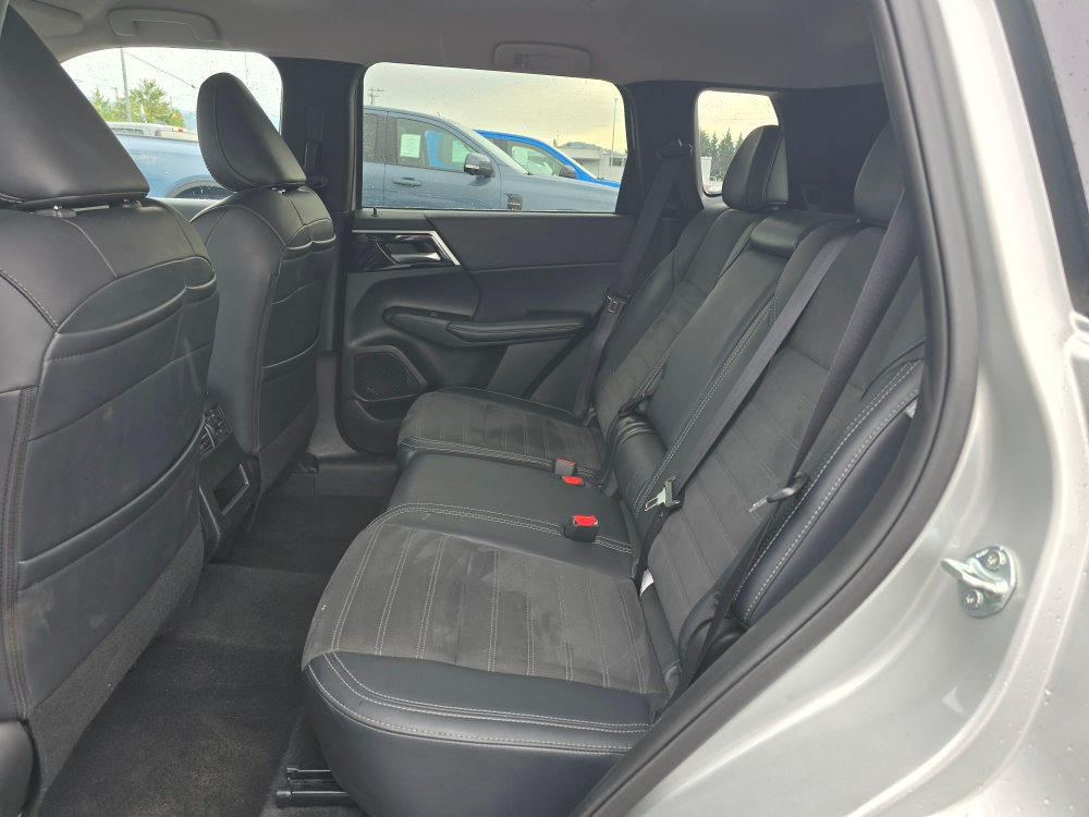 Thumbnail: 2024 Mitsubishi Outlander - 9