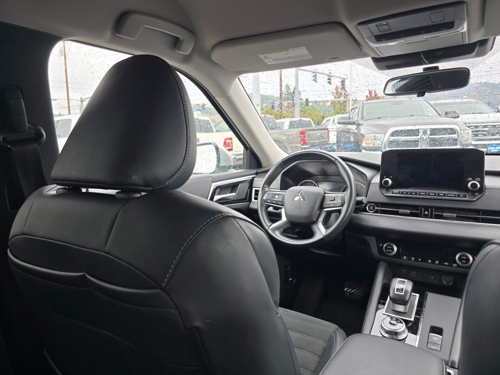 Thumbnail: 2024 Mitsubishi Outlander - 2