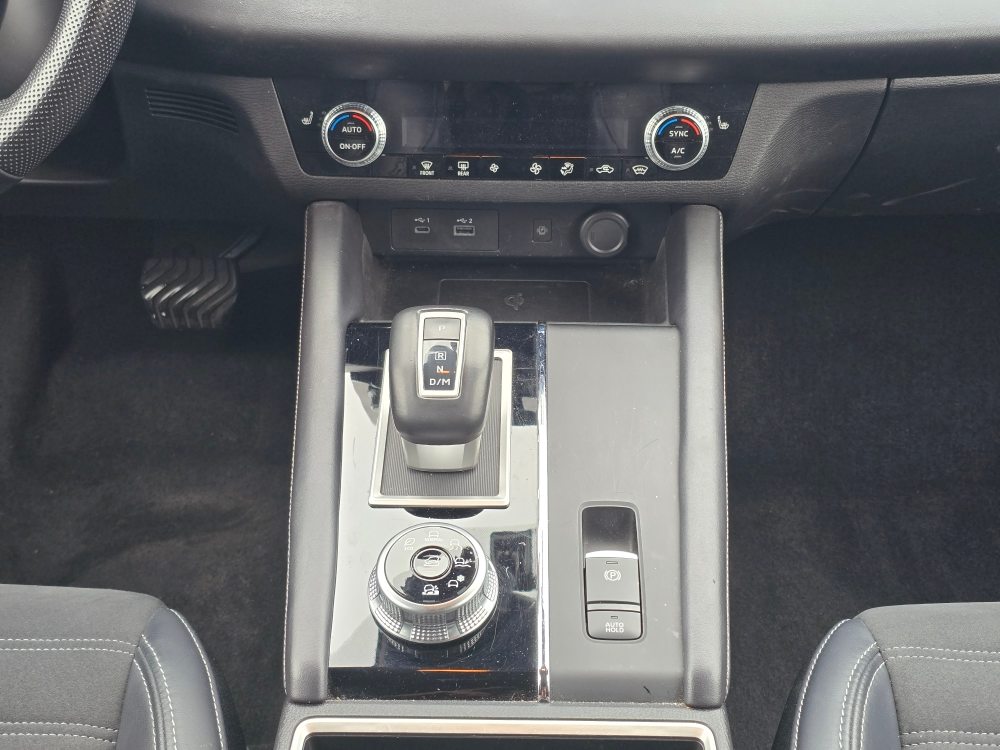 Thumbnail: 2024 Mitsubishi Outlander - 12