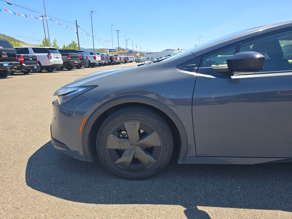 Thumbnail: 2023 Toyota Prius - 20