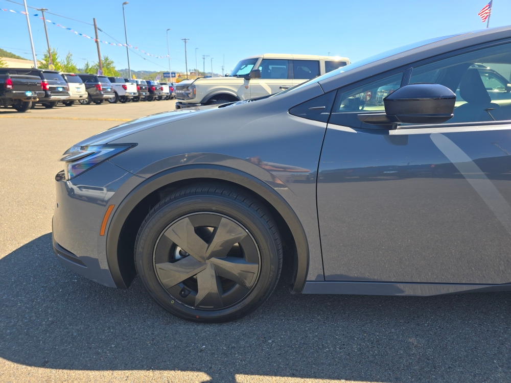 Thumbnail: 2023 Toyota Prius - 7