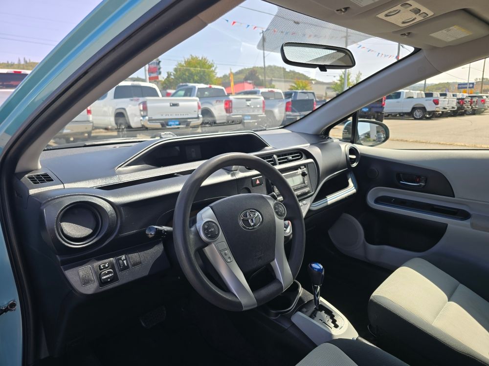 Thumbnail: 2013 Toyota Prius c - 2